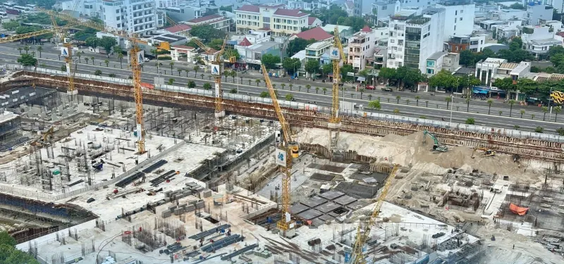 Công trường tháng 4/2026 nhìn từ trên cao, dọc đường Ngô Quyền